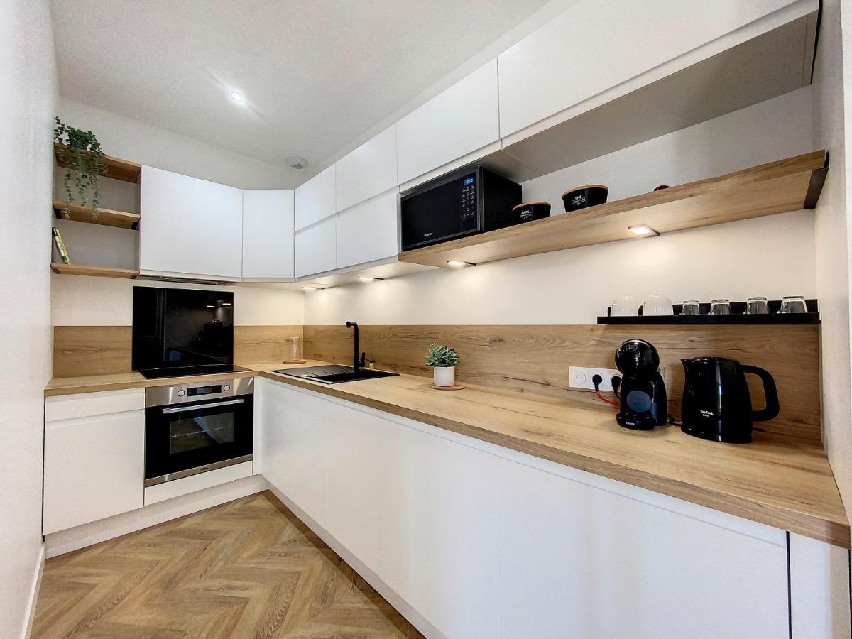 Appartchic - Appartement Standing - Plein Centre & Parking Prive Créon Exterior foto